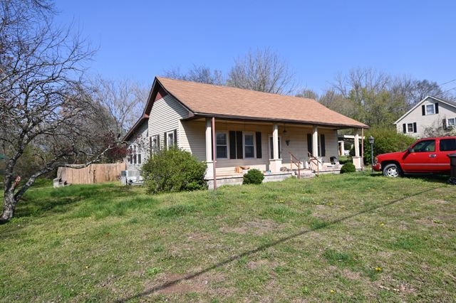 239 Brooklyn Ave, Linden, TN 37096