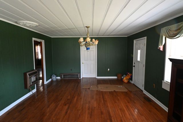 239 Brooklyn Ave, Linden, TN 37096