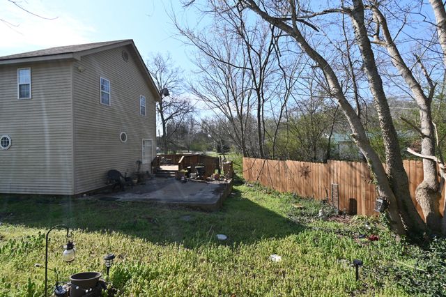 239 Brooklyn Ave, Linden, TN 37096