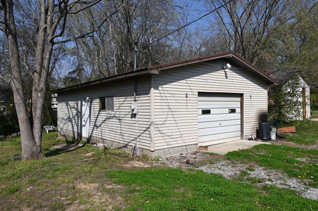 239 Brooklyn Ave, Linden, TN 37096