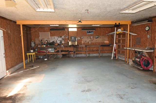 239 Brooklyn Ave, Linden, TN 37096