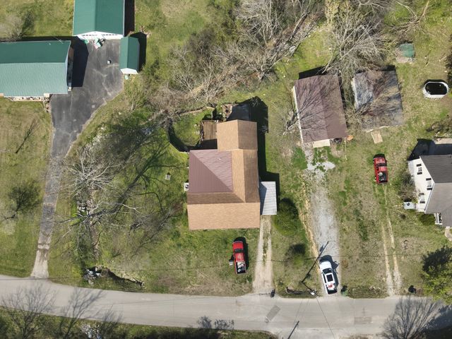 239 Brooklyn Ave, Linden, TN 37096