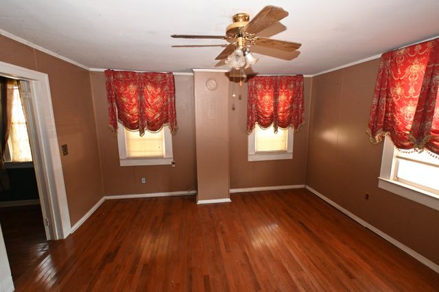 239 Brooklyn Ave, Linden, TN 37096