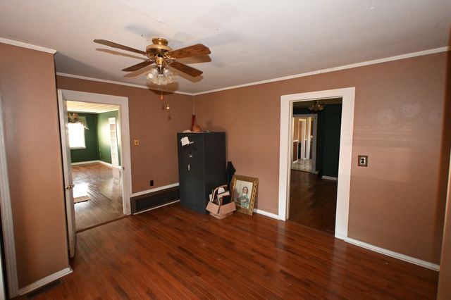 239 Brooklyn Ave, Linden, TN 37096