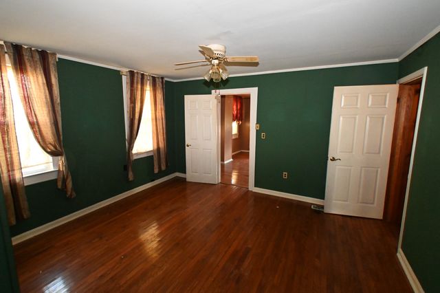 239 Brooklyn Ave, Linden, TN 37096