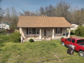 239 Brooklyn Ave, Linden, TN 37096