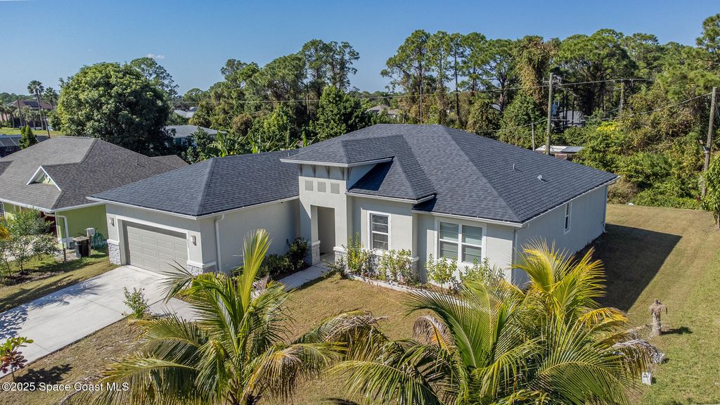 951 Sareta Street SE, Palm Bay, FL 32909