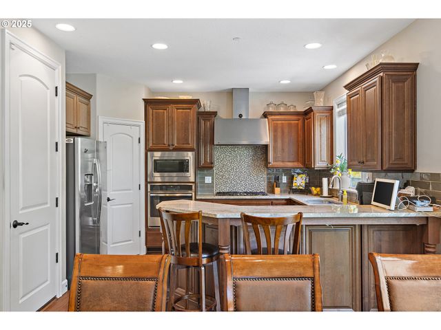 3096 Nw PARKHURST Ter, Portland, OR 97229