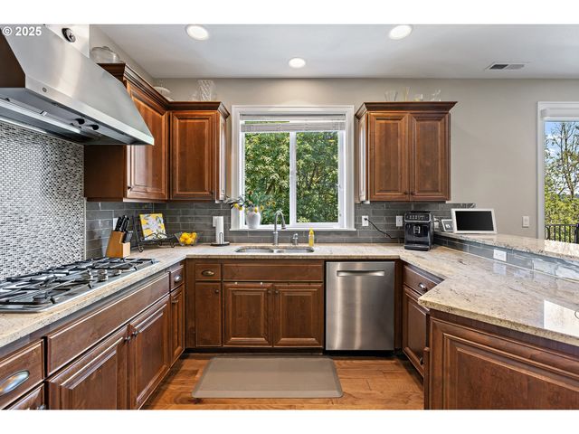 3096 Nw PARKHURST Ter, Portland, OR 97229