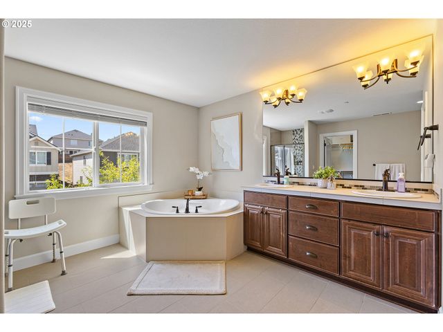 3096 Nw PARKHURST Ter, Portland, OR 97229