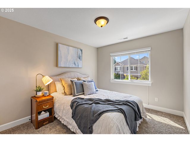 3096 Nw PARKHURST Ter, Portland, OR 97229