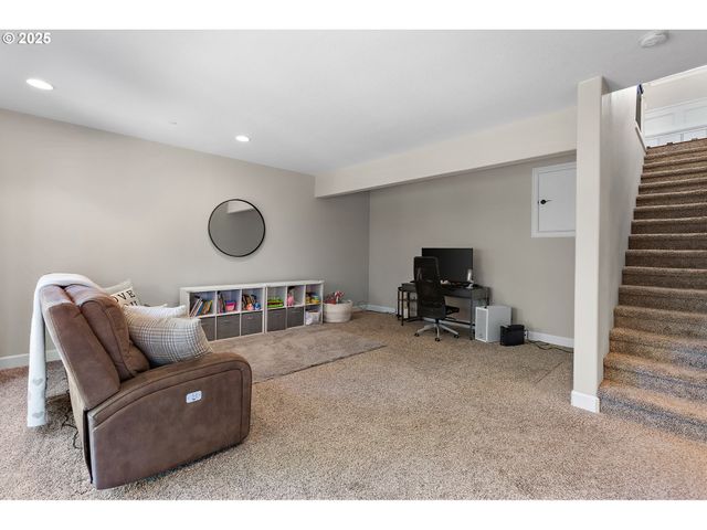 3096 Nw PARKHURST Ter, Portland, OR 97229