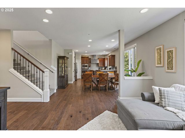 3096 Nw PARKHURST Ter, Portland, OR 97229