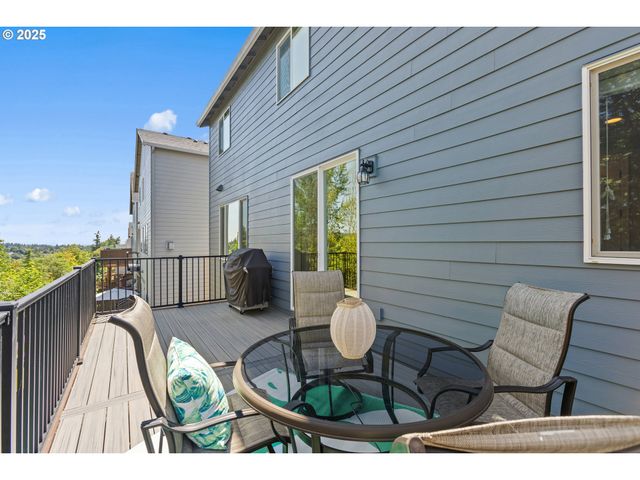 3096 Nw PARKHURST Ter, Portland, OR 97229