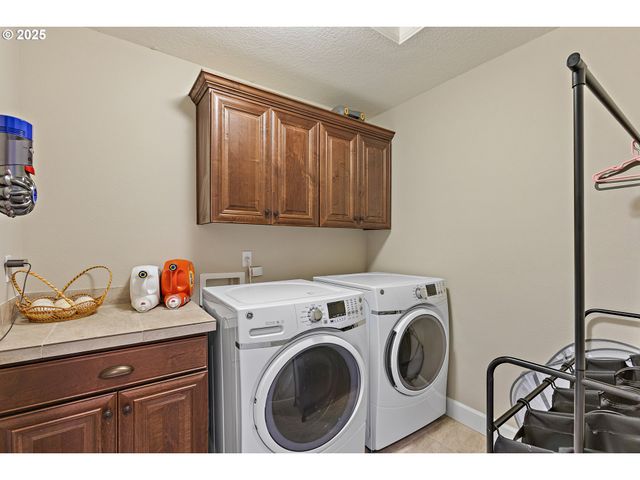 3096 Nw PARKHURST Ter, Portland, OR 97229