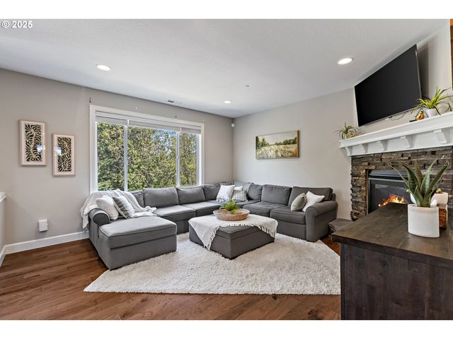 3096 Nw PARKHURST Ter, Portland, OR 97229