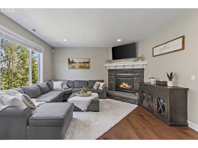 3096 Nw PARKHURST Ter, Portland, OR 97229