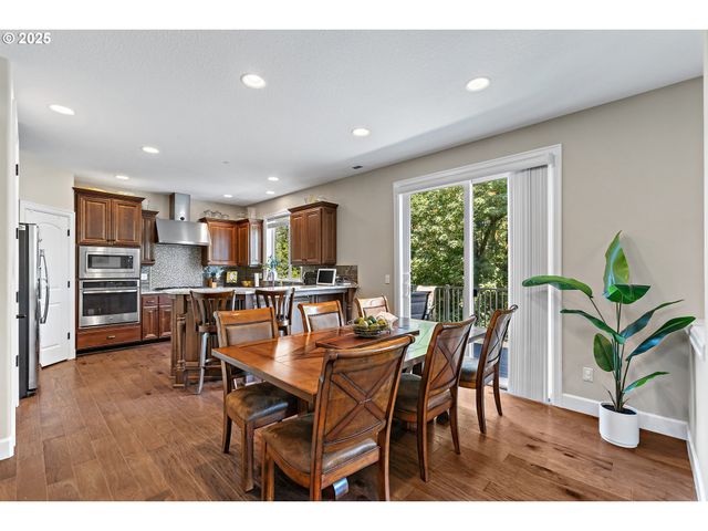 3096 Nw PARKHURST Ter, Portland, OR 97229