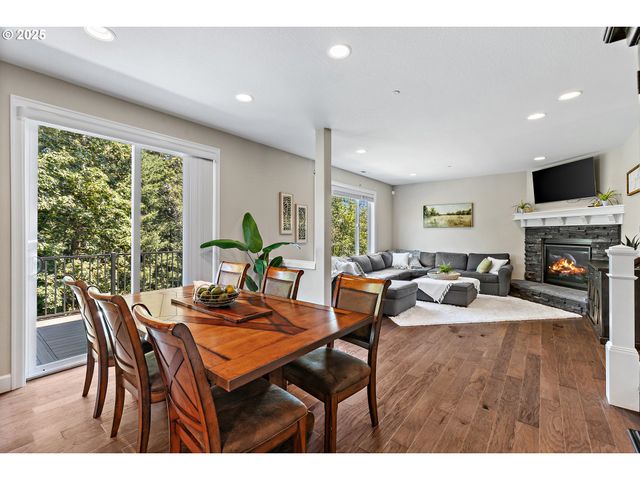 3096 Nw PARKHURST Ter, Portland, OR 97229