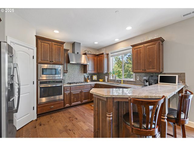 3096 Nw PARKHURST Ter, Portland, OR 97229