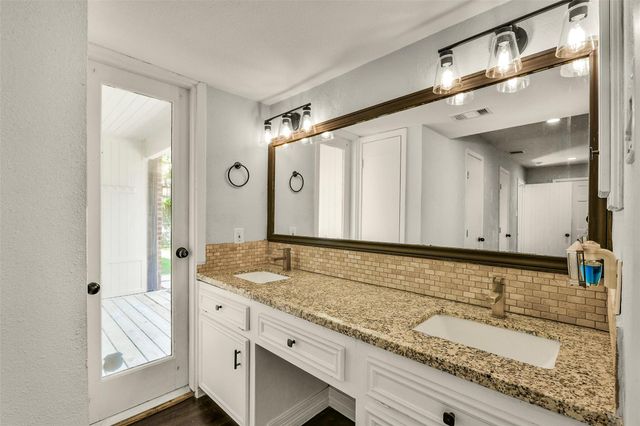 15719 Stonehaven Drive, Houston, TX 77059