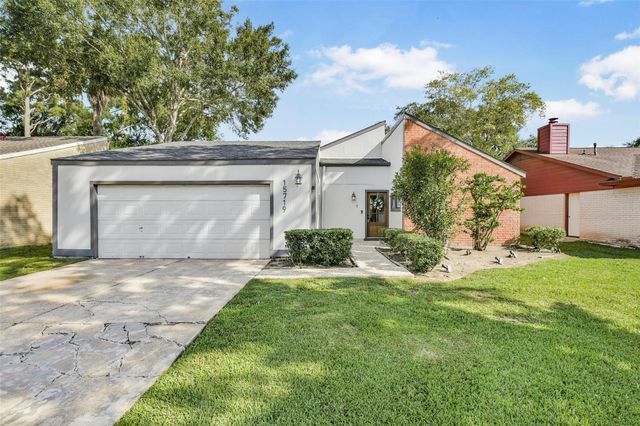15719 Stonehaven Drive, Houston, TX 77059