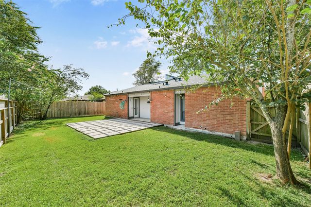 15719 Stonehaven Drive, Houston, TX 77059