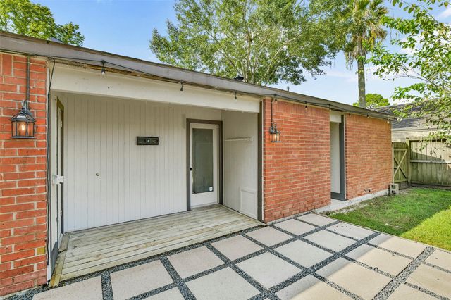 15719 Stonehaven Drive, Houston, TX 77059
