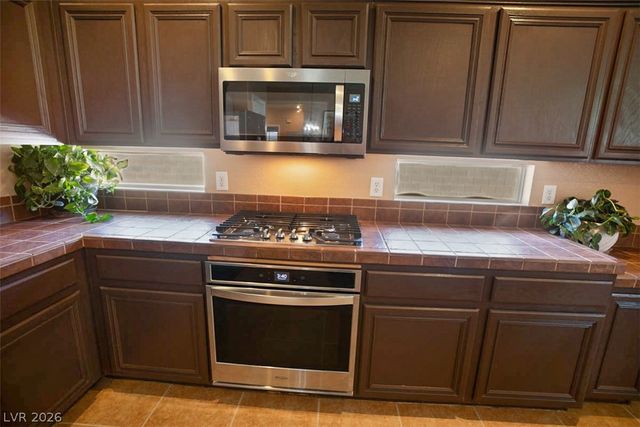 8813 Arabian Filly Avenue, Las Vegas, NV 89143