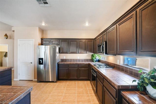 8813 Arabian Filly Avenue, Las Vegas, NV 89143