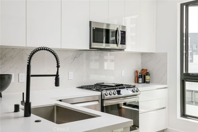 118 Astronaut Ellison S Onizuka Street 202, Los Angeles, CA 90012