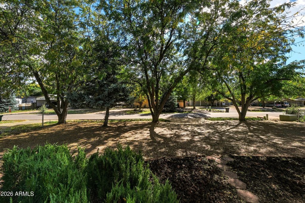 Image 3 of property listing at 82 E QUAIL HOLLOW Drive, Payson, AZ 85541