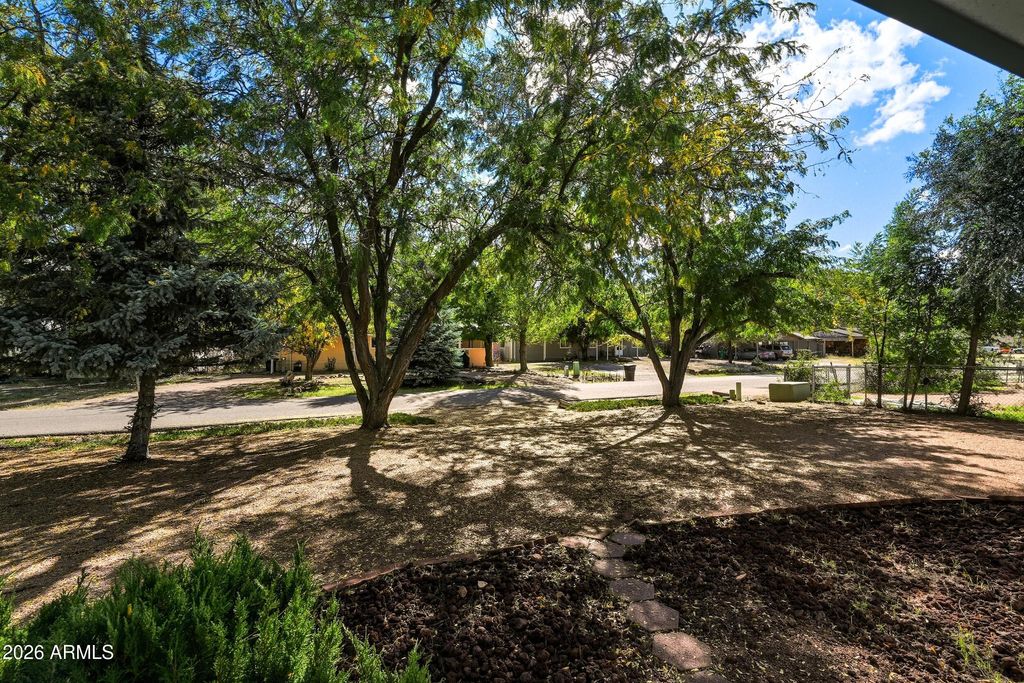 Image 4 of property listing at 82 E QUAIL HOLLOW Drive, Payson, AZ 85541