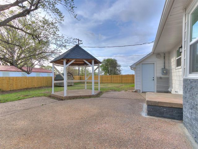 1805 N Philadelphia Avenue, Shawnee, OK 74804