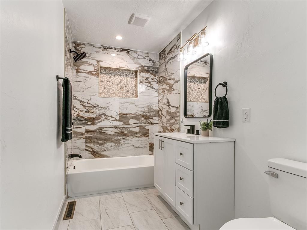 Image 16 of property listing at 1805 N Philadelphia Avenue, Shawnee, OK 74804