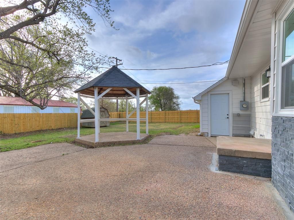Image 32 of property listing at 1805 N Philadelphia Avenue, Shawnee, OK 74804