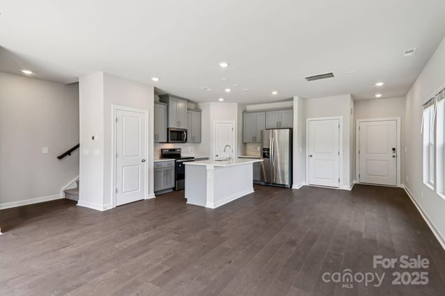 8101 Hidden Springs Trail, Charlotte, NC 28216