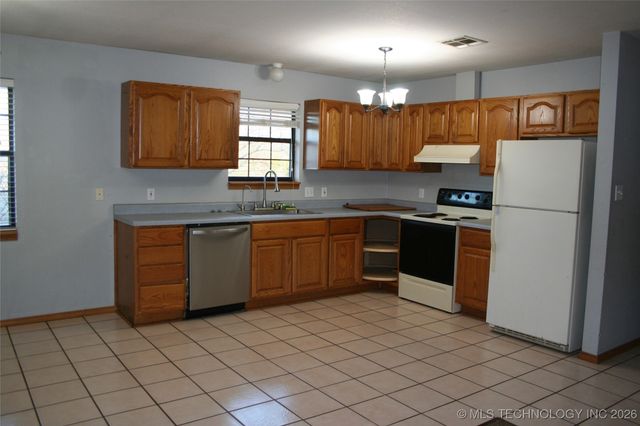 8 Van Horn, Ardmore, OK 73401