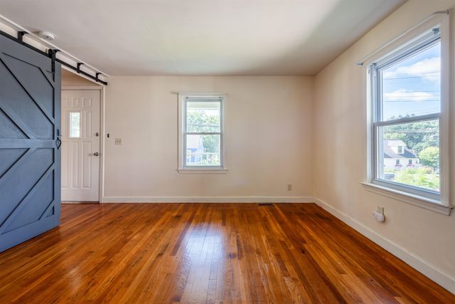 33 Charlotte Avenue, Nashua, NH 03064