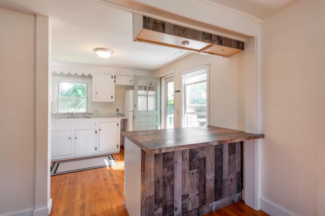 33 Charlotte Avenue, Nashua, NH 03064