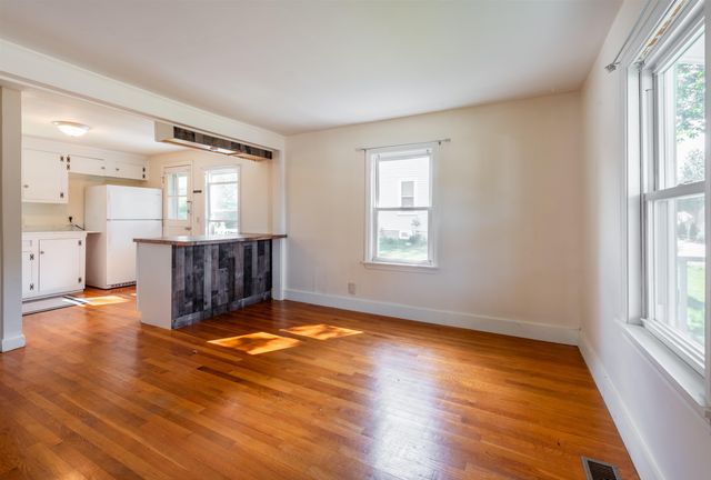 33 Charlotte Avenue, Nashua, NH 03064