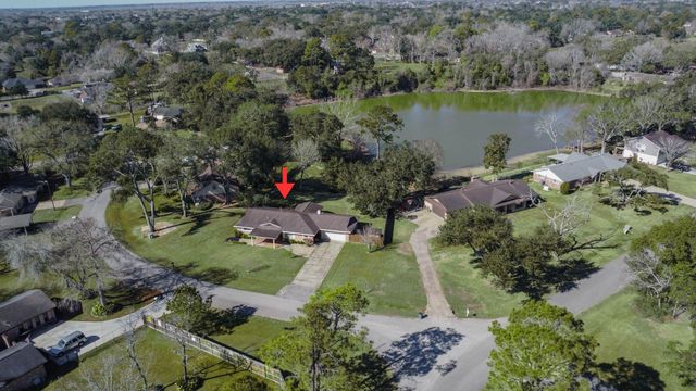 1108 County Road 136a, Alvin, TX 77511