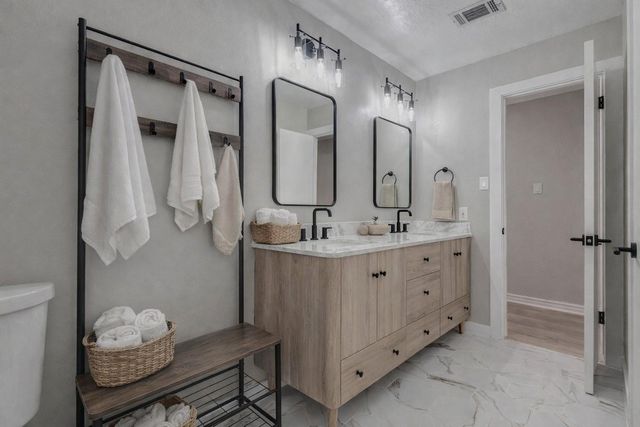 1108 County Road 136a, Alvin, TX 77511