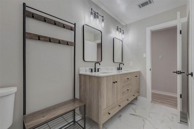 1108 County Road 136a, Alvin, TX 77511