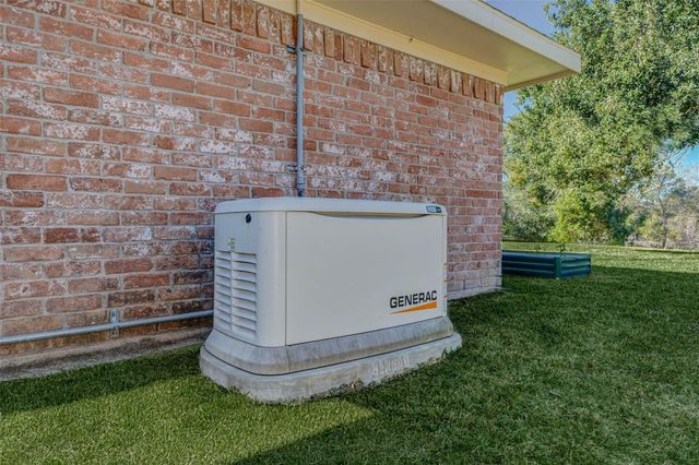 1108 County Road 136a, Alvin, TX 77511