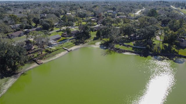 1108 County Road 136a, Alvin, TX 77511