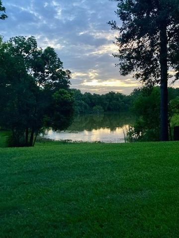 1108 County Road 136a, Alvin, TX 77511