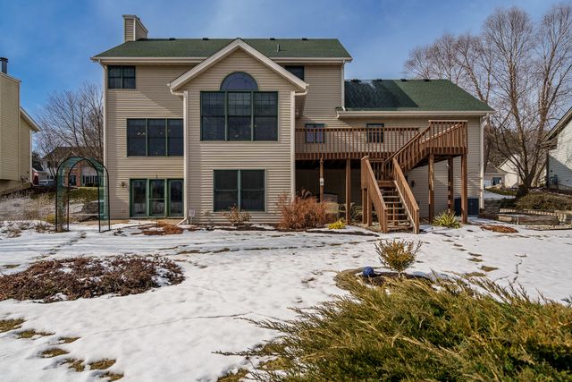 9293 Forest Ridge Drive, Roscoe, IL 61073