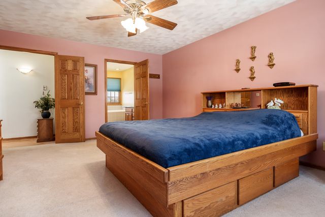 9293 Forest Ridge Drive, Roscoe, IL 61073