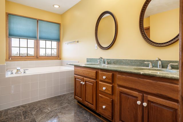 9293 Forest Ridge Drive, Roscoe, IL 61073